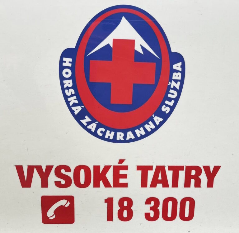 ilustračná foto - logo HZS s nápisom Vysoké Tatry a tiesňovým číslom 18 300