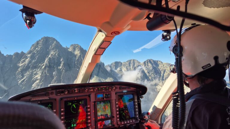 pohľad z vrtuľníka na Vysoké Tatry