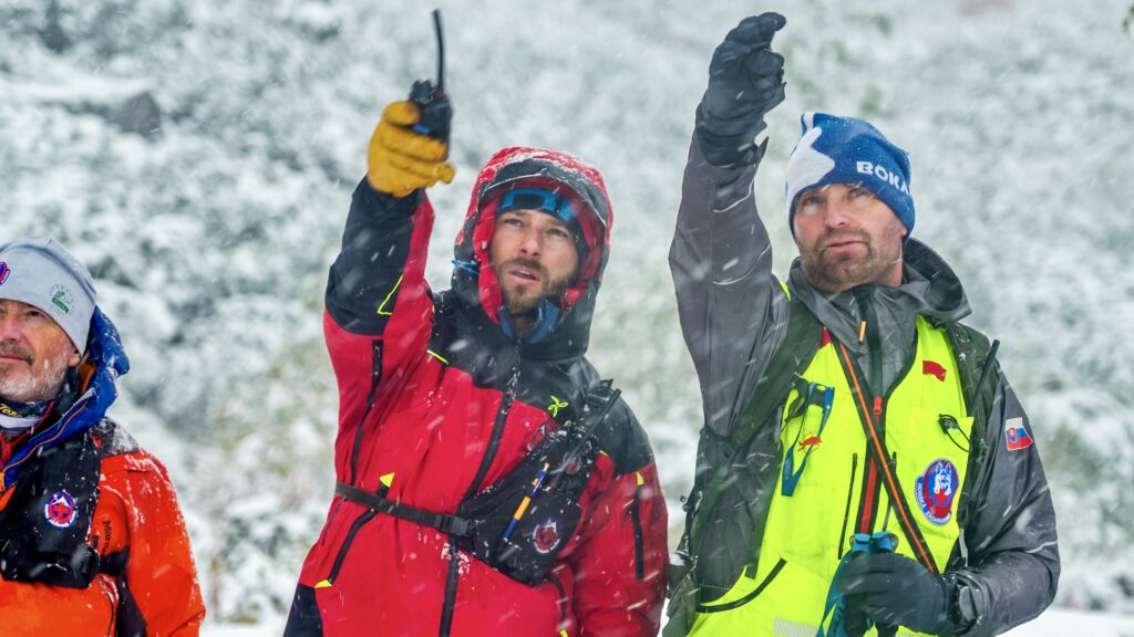 Kynologické preteky HZS - záchranári HZS kynológovia, sneženie 