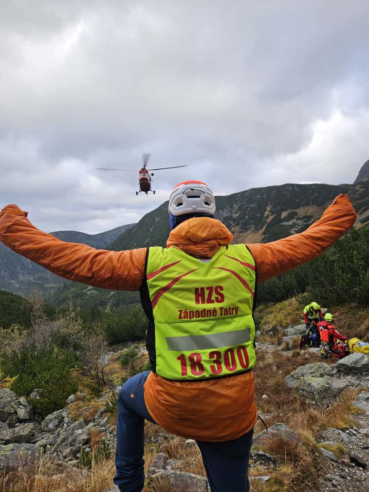 Navádzanie vrtulníka záchranárom HZS