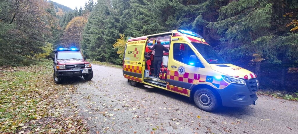 Záchranná akcia HZS odovzdanie pacienta
