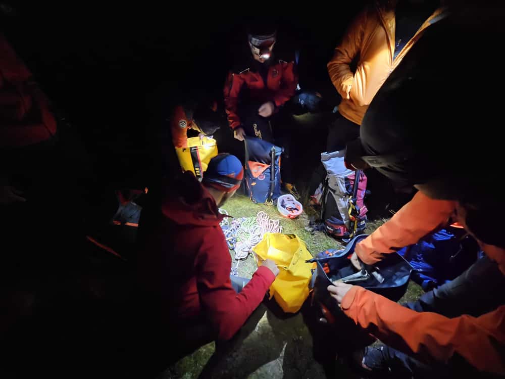 záchranári HZS - pátranie v nočných hodinách