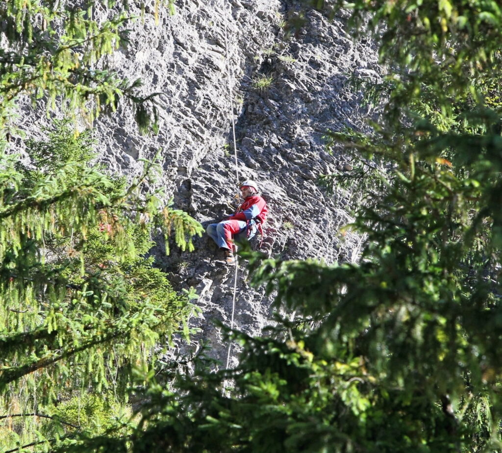 Z ukážok prác záchranárov HZS