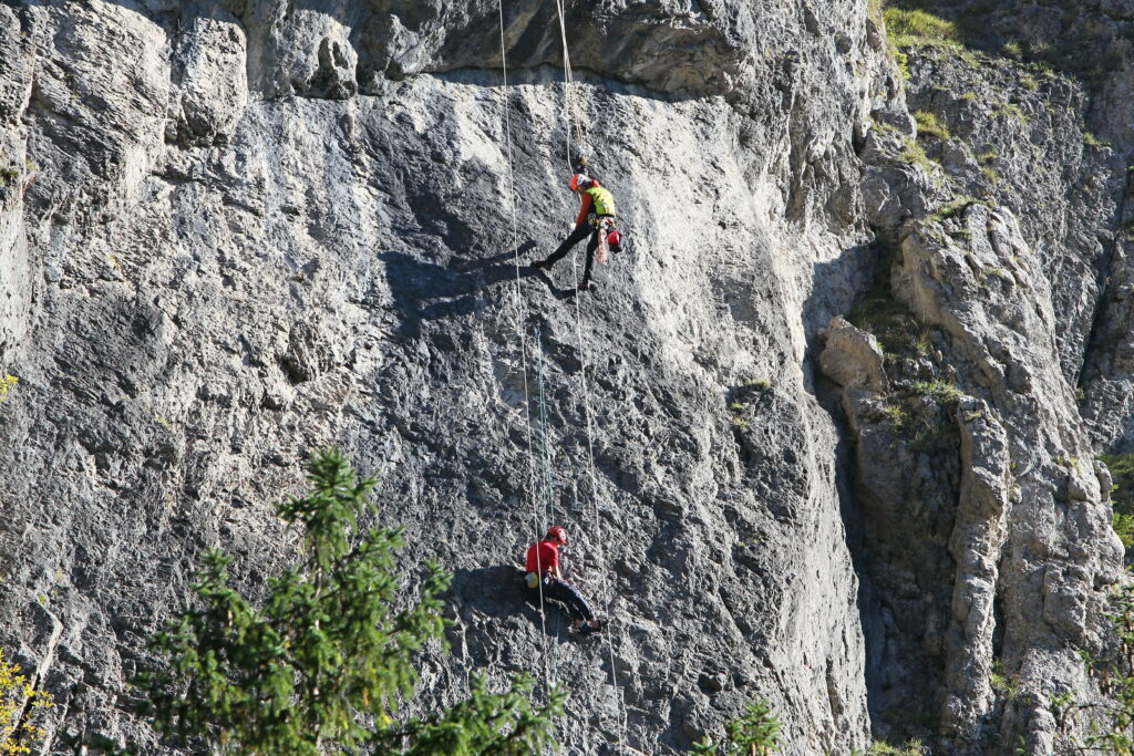 Z ukážok prác záchranárov HZS