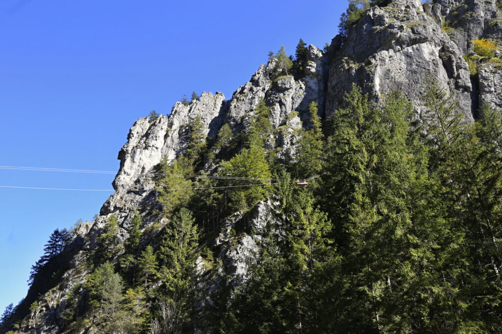 Z ukážok prác záchranárov HZS