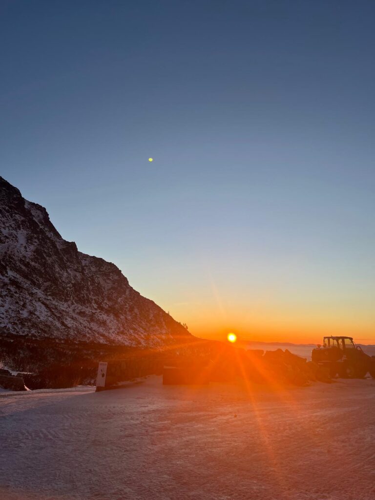 ilustračná foto - Východ slnka pred Sliezskym domom
