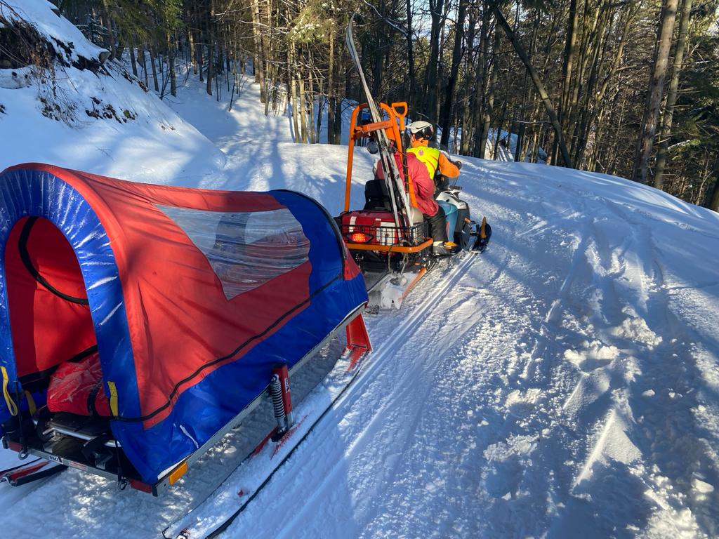 Transport zraneného na skútri