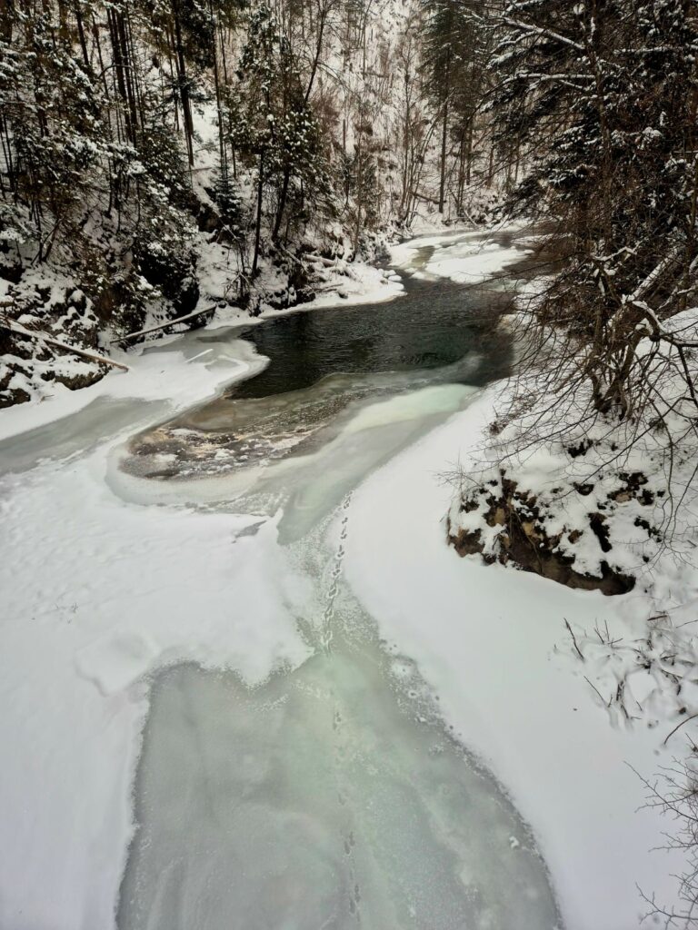 nezamrznutá rieka Hornád