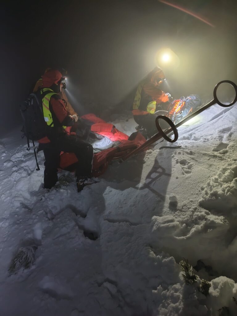 Pacient nabaľovaný do zvozných saní