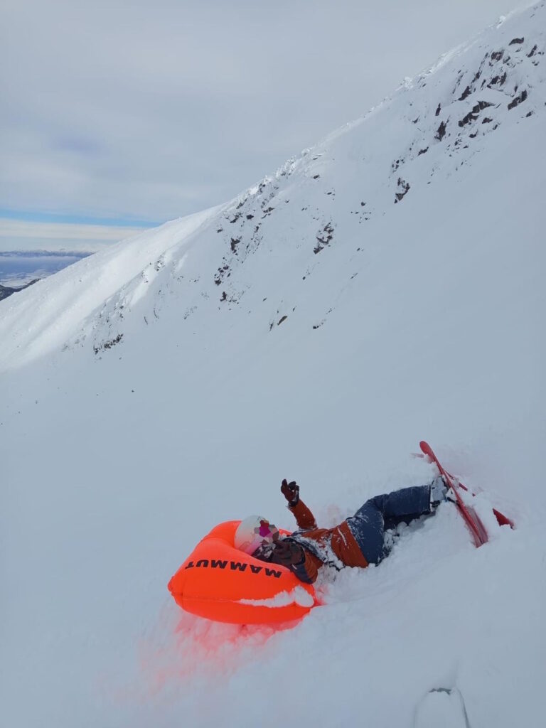 Nízke Tatry, žena v žľabe po páde, aktivovaný lavínový batoh