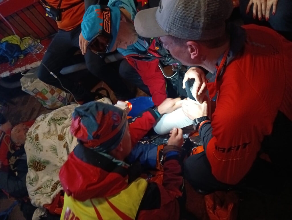 Úraz skialpinistu v Malej Studenej doline ošetrenie Horskou záchrannou službou