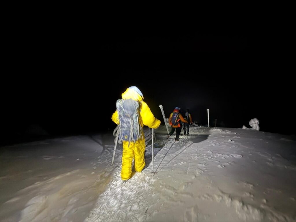 sprevádzanie uviaznutých českých turistov z hrebeňa Nízkych Tatier k Chate Magurka