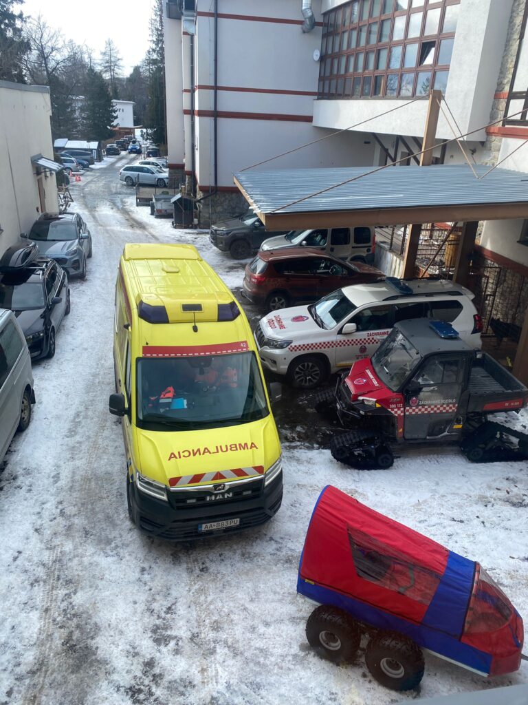 rýchla zdravotná služba pri preberaní pacientky