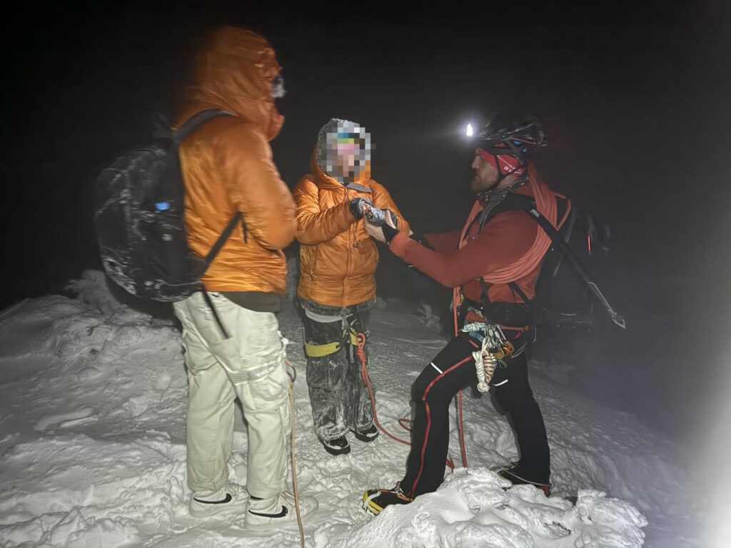 Uviaznutí turisti po zateplení