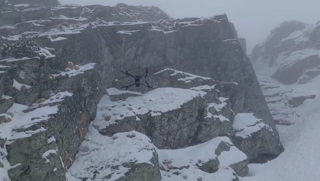 stúpajúci dron v oblasti Groszovho žľabu
