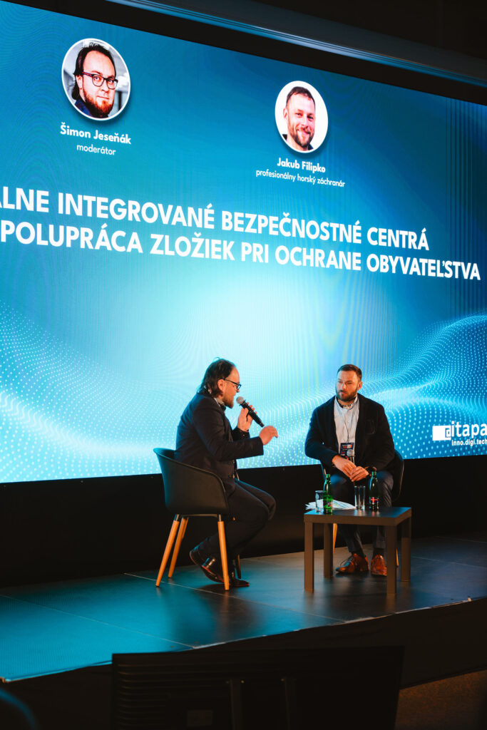 záchranár HZS diskutuje počas konferencie ITAPA Health and Care 2026