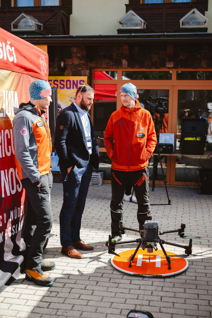 záchranári HZS počas konferencie ITAPA Health and Care 2026 v exteriéri