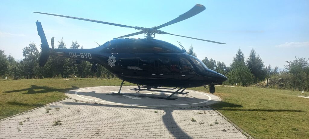 vrtuľník Letky MV SR na heliporte