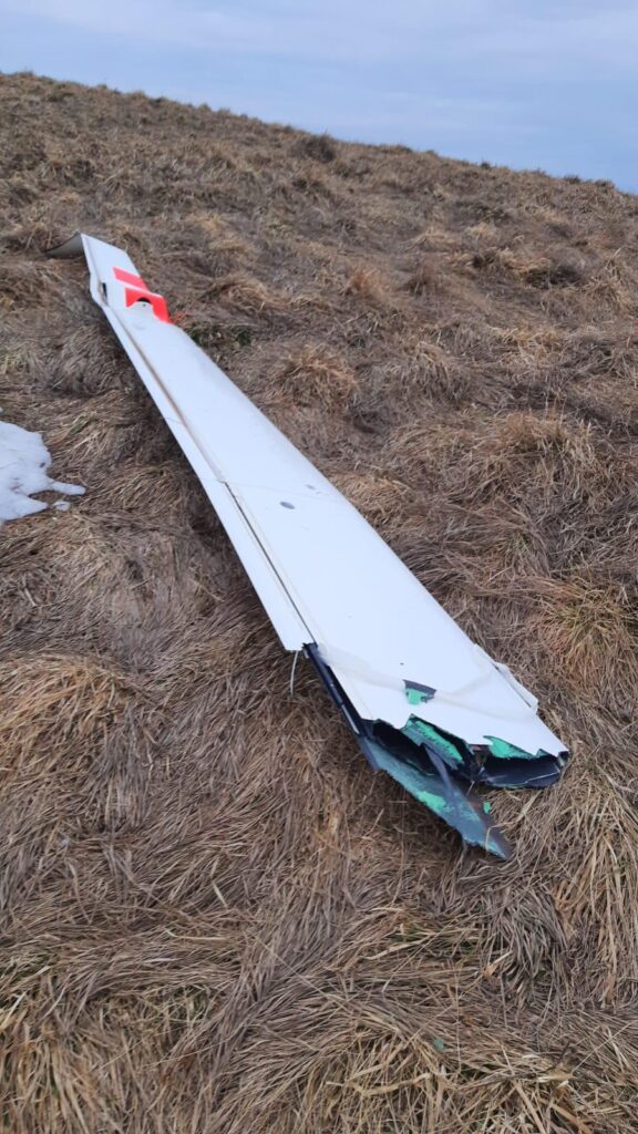 odtrhnuté krídlo vetroňa 