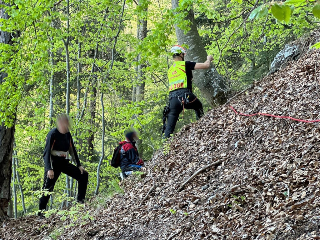uviaznutí turisti v Slovenskom raji so záchranárom HZS
