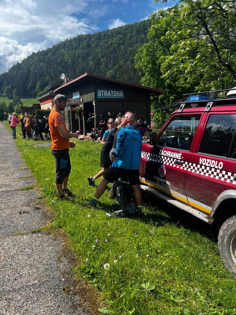 Pátracia akcia v Slovenskom raji. Osoba bola v krátkom čase vypátraná bez zranení a transportovaná do Stratenej, odkiaľ ďalej pokračovala v sprievode skupiny.