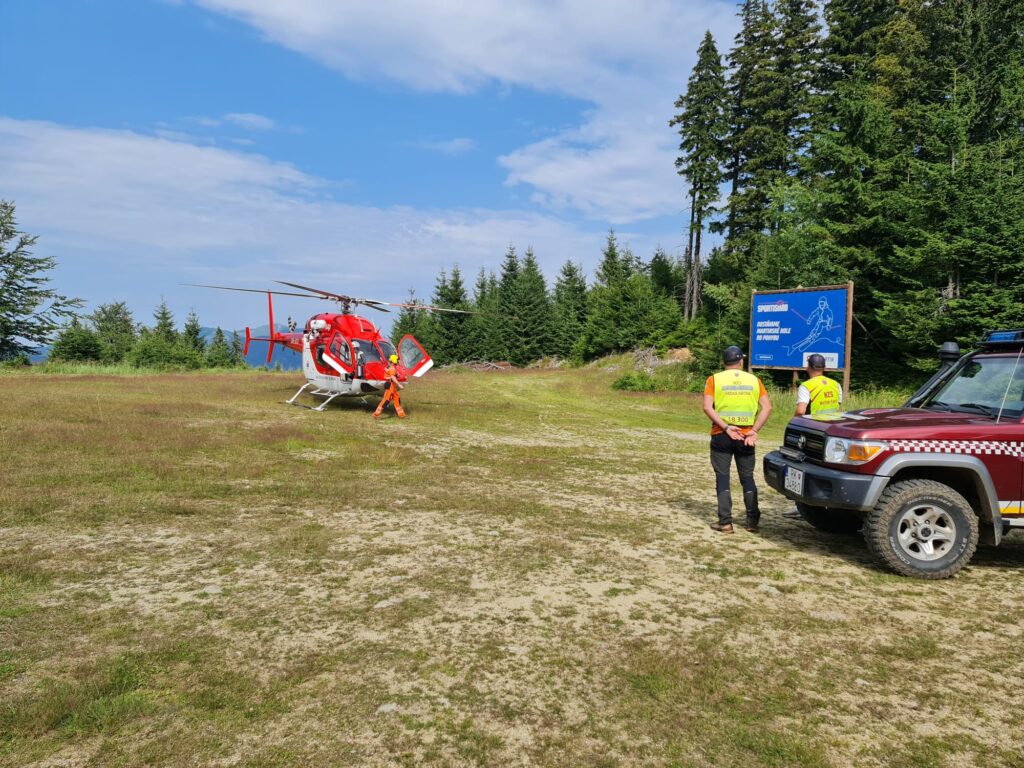 Vrtuľník VZZS na heliporte Martinské hole