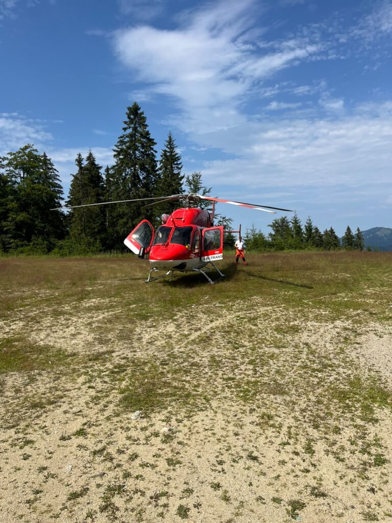 Vrtuľník VZZS na heliporte Martinské hole