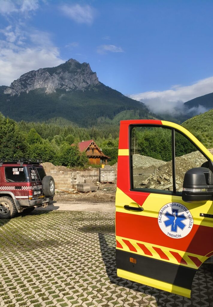vozidlo ZZS a HZS v Štefanovej pod Veľkým Rozsutcom