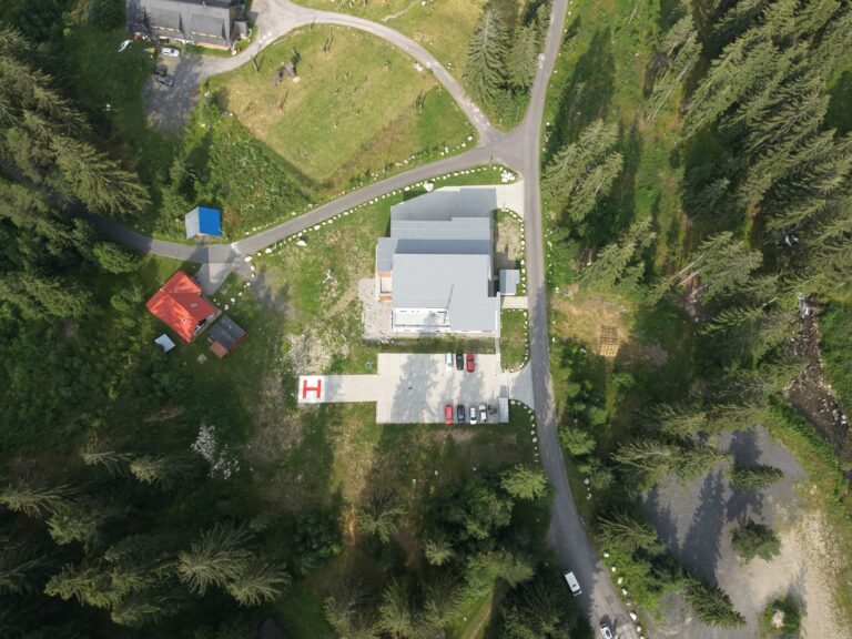 ilustračná foto - pohľad na Dom HZS v Žiarskej doline z dronu