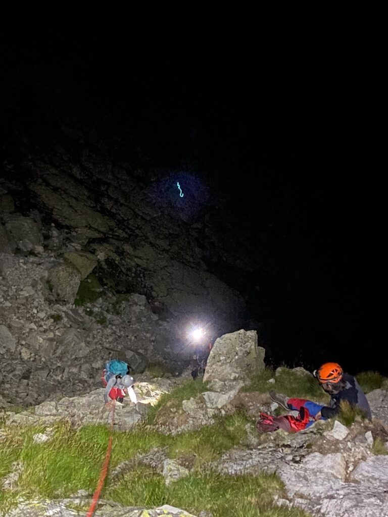 vyprostenie turistov zo žľabu pomocou lana