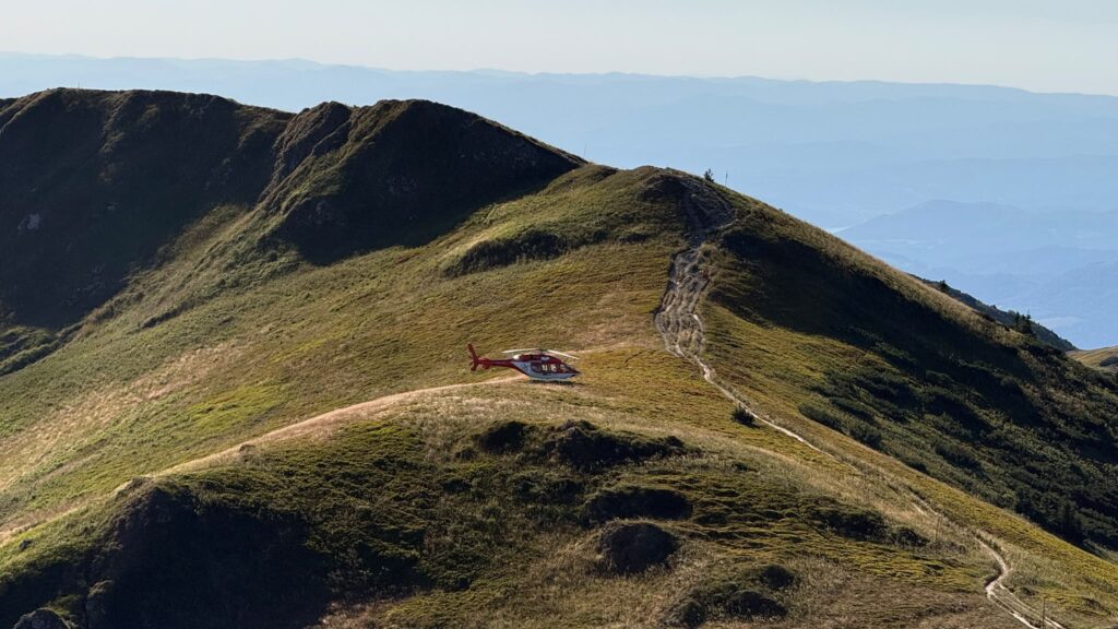 Vrtuľník VZZS na hrebeni Malej Fatry