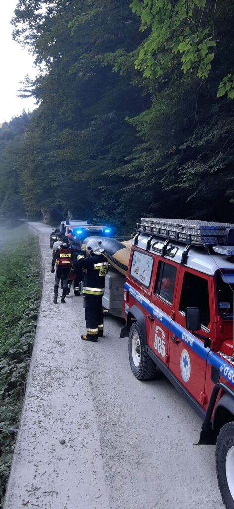 Poľskí záchranári GOPR s výbavou na záchranu na vode.