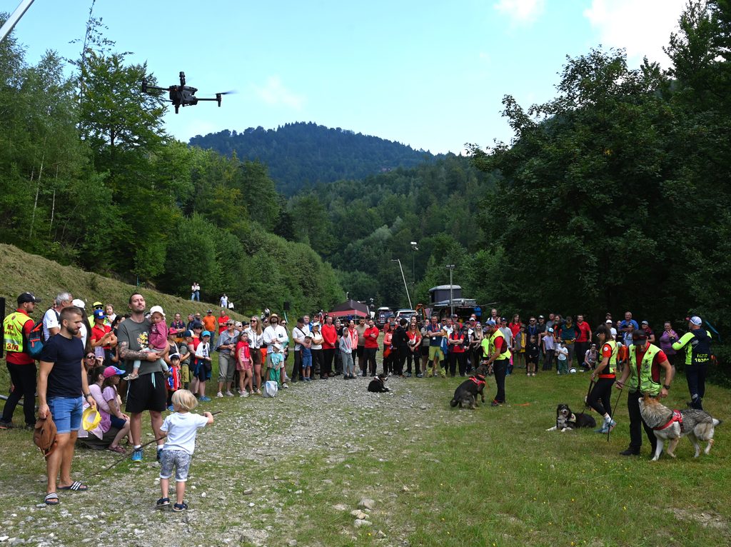 ukážky pátrania pomocou dronu